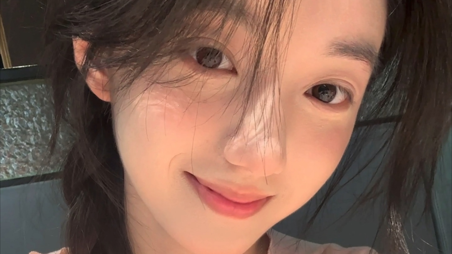 纽约苏富比拍卖行将拍卖珍稀幼年角鼻龙骨骼化石